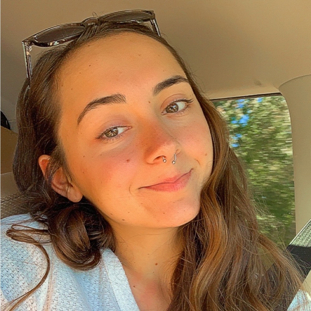 Meet your Posher, Emily